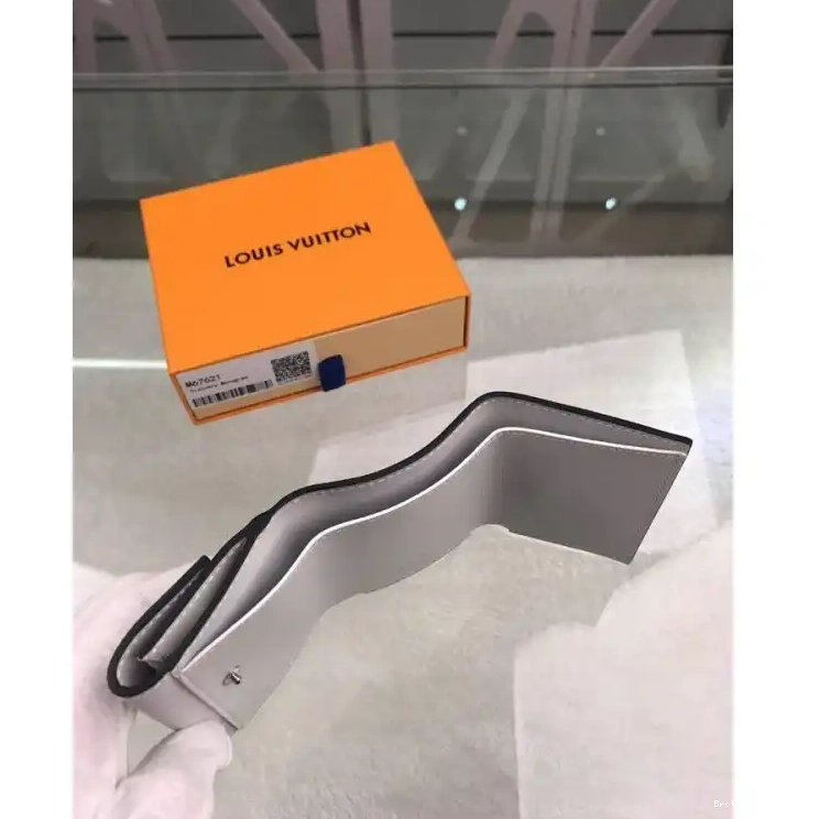 Brother Sam Yupoo LV Bags 19B570128 1025